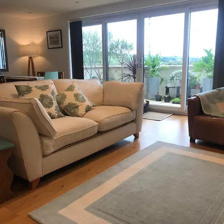 Modern With Stunning Views, Close To Amenities And St Ives *
